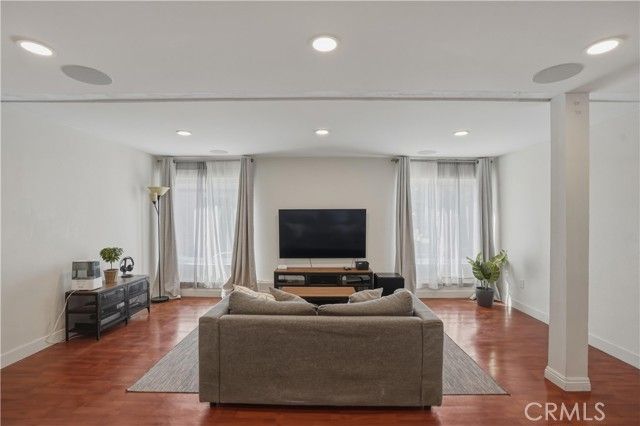 6151 Reseda Boulevard 13, Tarzana (los Angeles), CA 91335