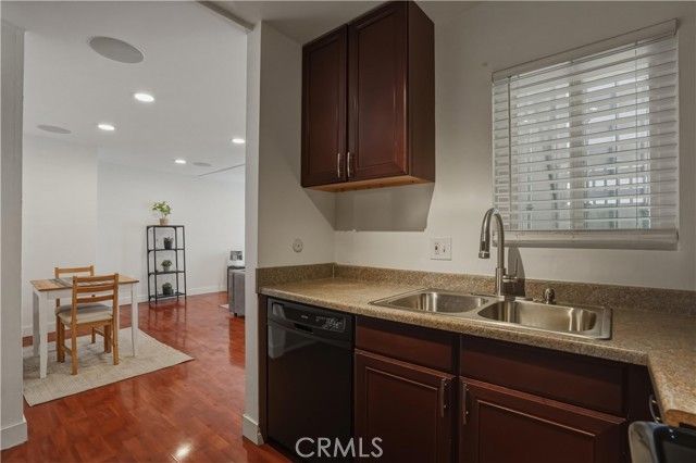 6151 Reseda Boulevard 13, Tarzana (los Angeles), CA 91335