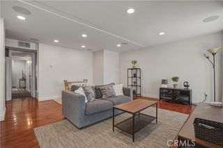 6151 Reseda Boulevard 13, Tarzana (los Angeles), CA 91335