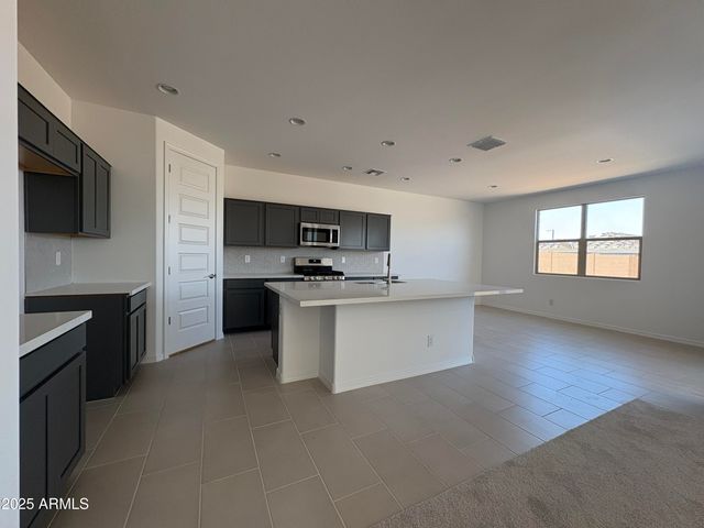 25267 N 172nd Lane, Surprise, AZ 85387