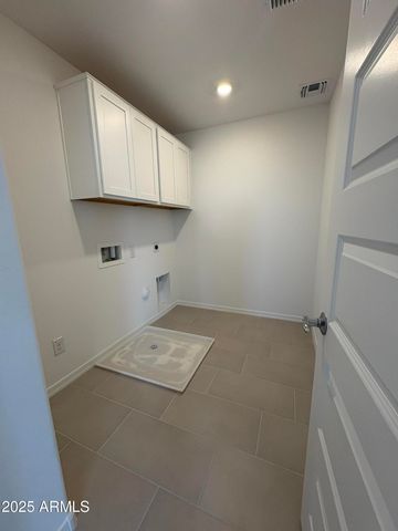 25267 N 172nd Lane, Surprise, AZ 85387