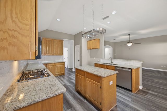 3921 Larkspur Drive, Haltom City, TX 76137