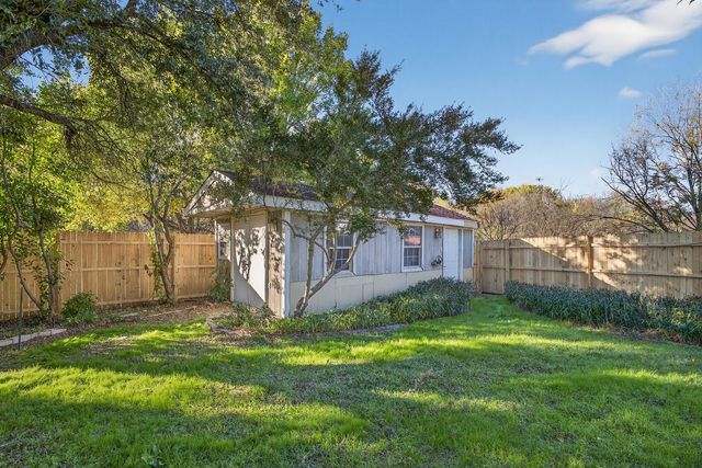 3921 Larkspur Drive, Haltom City, TX 76137