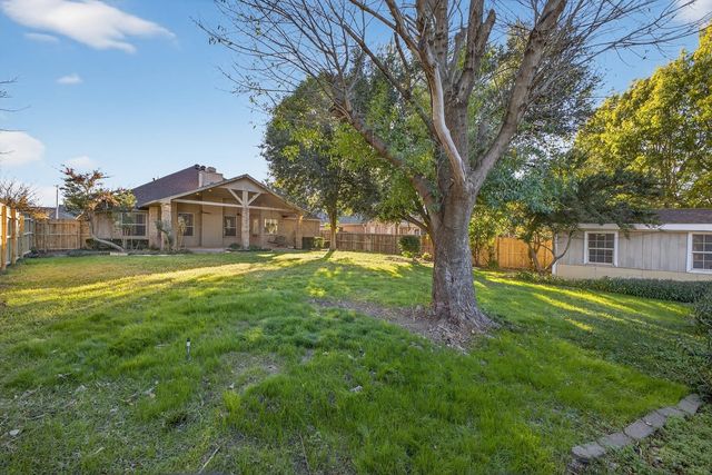 3921 Larkspur Drive, Haltom City, TX 76137