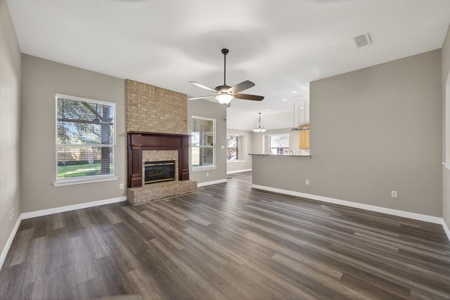 3921 Larkspur Drive, Haltom City, TX 76137