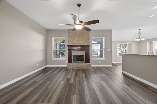 3921 Larkspur Drive, Haltom City, TX 76137