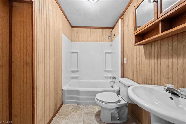 210 W Balfour Avenue, Asheboro, NC 27203