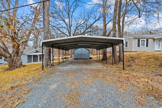 210 W Balfour Avenue, Asheboro, NC 27203