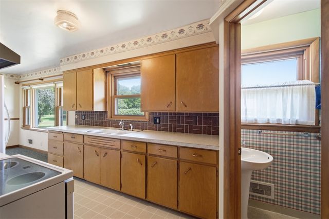 9072 Douglas Avenue, Kalamazoo, MI 49009