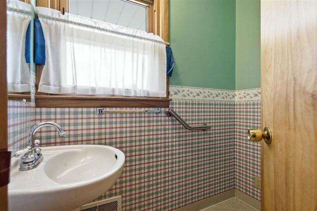 9072 Douglas Avenue, Kalamazoo, MI 49009