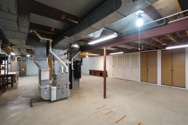 9072 Douglas Avenue, Kalamazoo, MI 49009