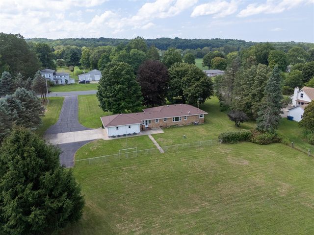 9072 Douglas Avenue, Kalamazoo, MI 49009
