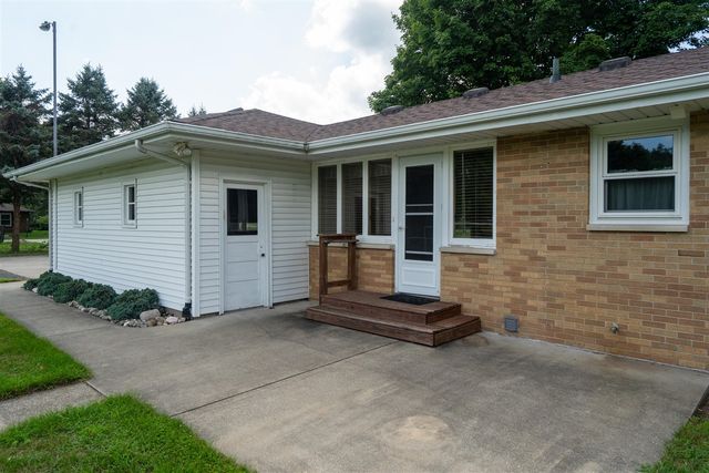 9072 Douglas Avenue, Kalamazoo, MI 49009