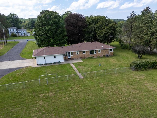 9072 Douglas Avenue, Kalamazoo, MI 49009