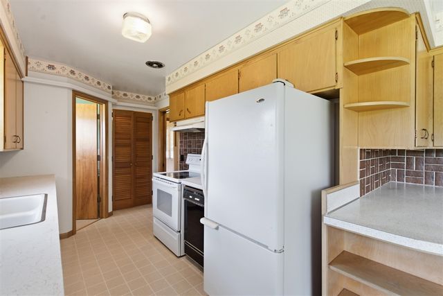 9072 Douglas Avenue, Kalamazoo, MI 49009