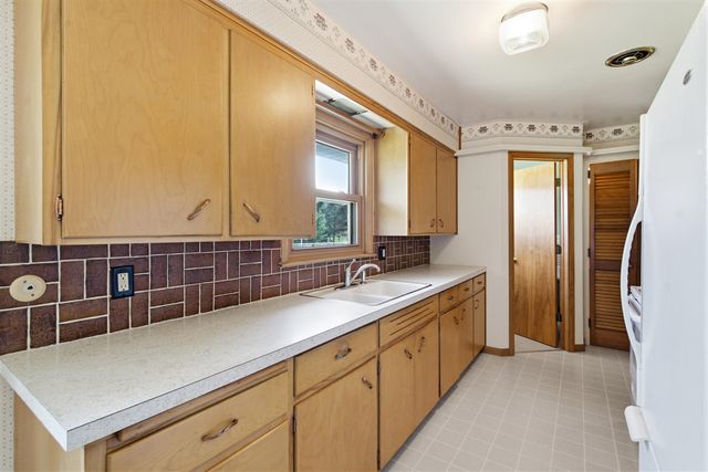 9072 Douglas Avenue, Kalamazoo, MI 49009