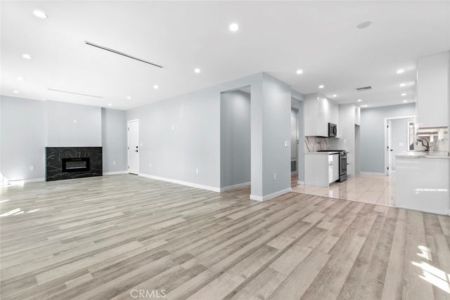 545 Ivy, Glendale, CA 91204