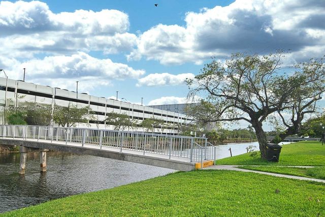 7324 SW 82nd St B206, Miami, FL 33143