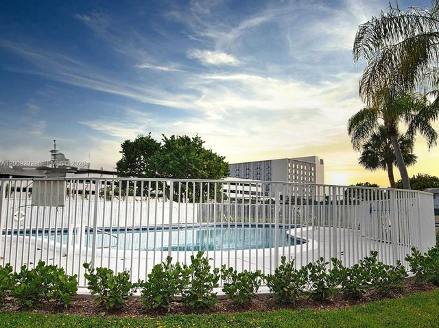 7324 SW 82nd St B206, Miami, FL 33143