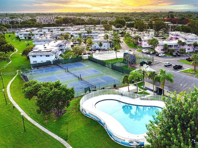 7324 SW 82nd St B206, Miami, FL 33143