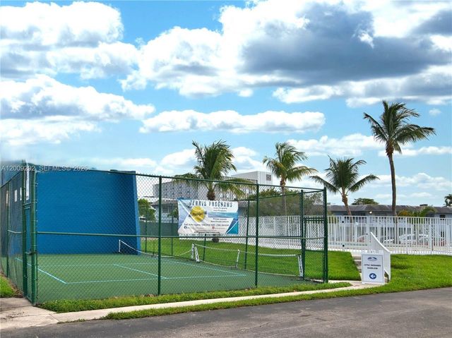 7324 SW 82nd St B206, Miami, FL 33143