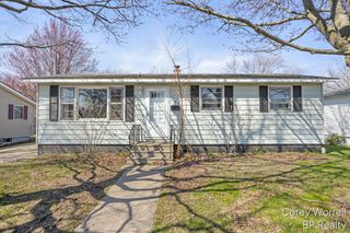 1427 Grant Avenue, Grand Haven, MI 49417