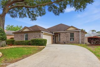 2192 THE WOODS Drive E, Jacksonville, FL 32246