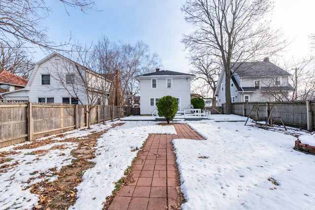 1318 N Jackson Street, Waukegan, IL 60085