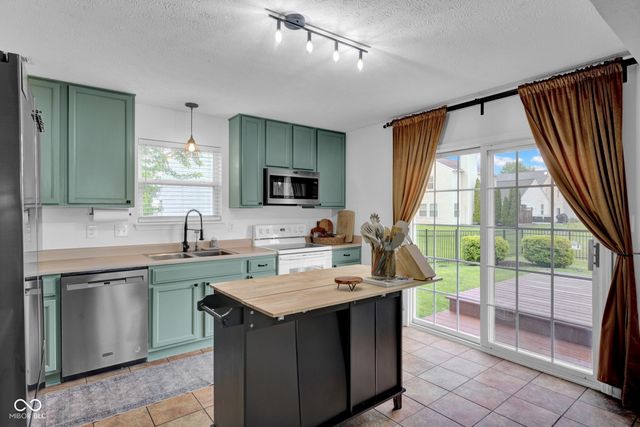 17009 Kirklin Drive, Westfield, IN 46074