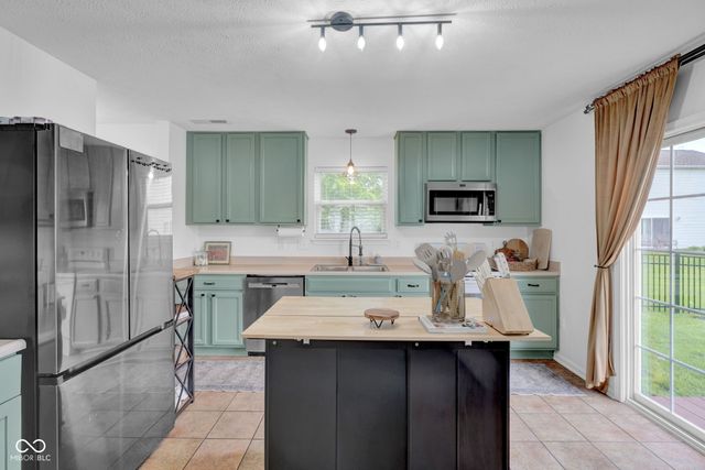 17009 Kirklin Drive, Westfield, IN 46074