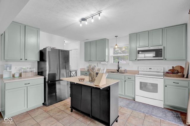 17009 Kirklin Drive, Westfield, IN 46074