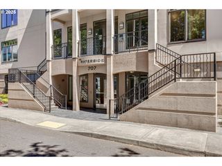 707 N HAYDEN ISLAND Dr 215, Portland, OR 97217