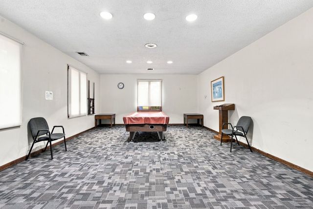 1100 N Farnsworth Avenue 2F, Aurora, IL 60505
