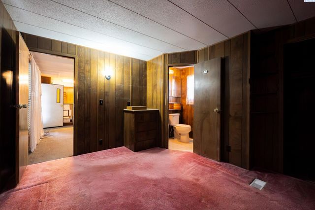 868 N 62nd Avenue, West Richland, WA 99353