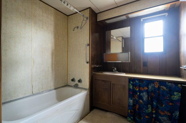 868 N 62nd Avenue, West Richland, WA 99353