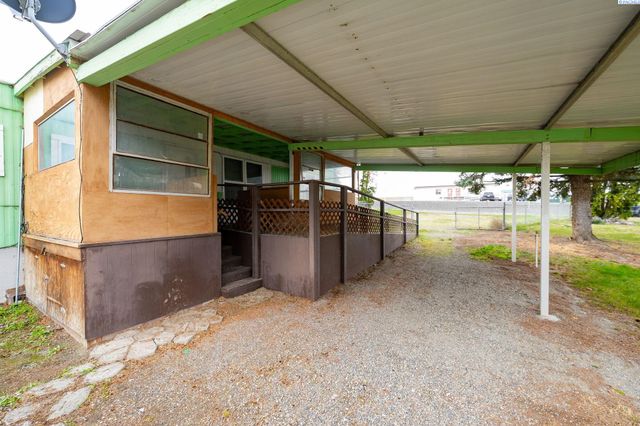 868 N 62nd Avenue, West Richland, WA 99353