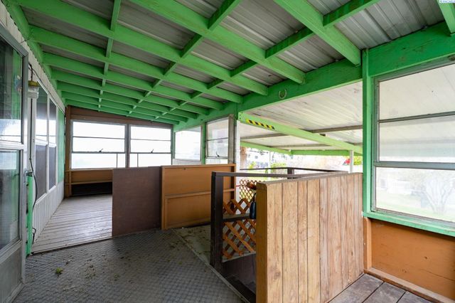 868 N 62nd Avenue, West Richland, WA 99353