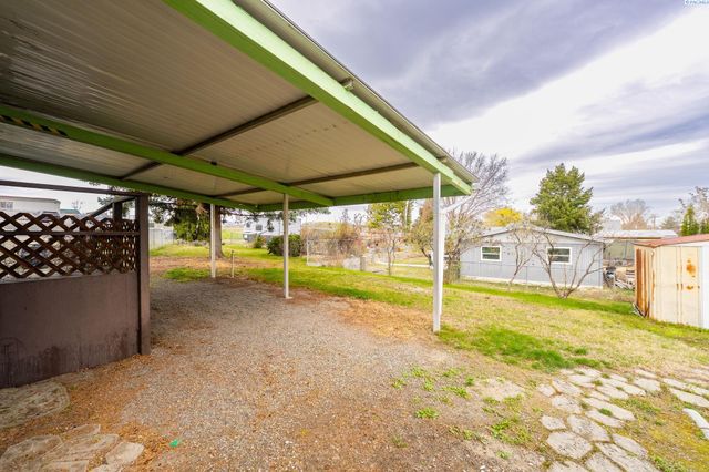 868 N 62nd Avenue, West Richland, WA 99353