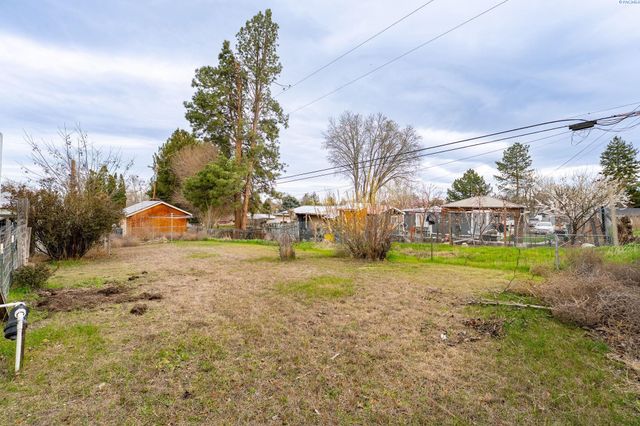 868 N 62nd Avenue, West Richland, WA 99353