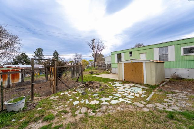 868 N 62nd Avenue, West Richland, WA 99353