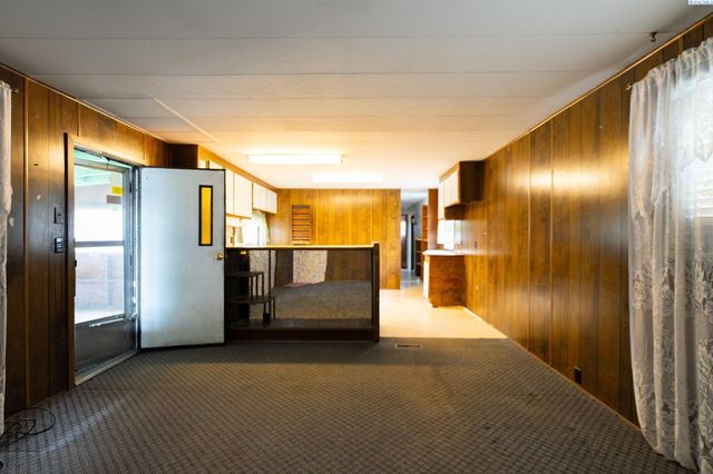 868 N 62nd Avenue, West Richland, WA 99353