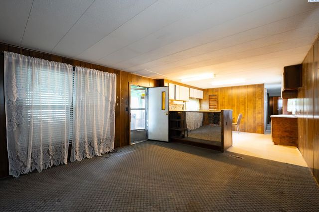 868 N 62nd Avenue, West Richland, WA 99353