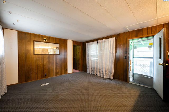 868 N 62nd Avenue, West Richland, WA 99353