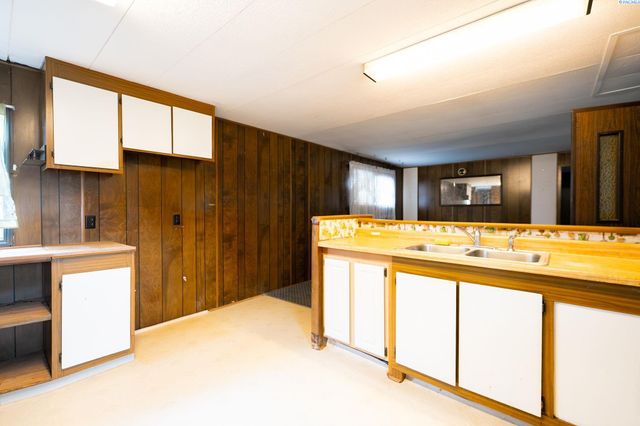 868 N 62nd Avenue, West Richland, WA 99353