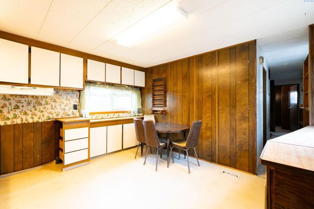 868 N 62nd Avenue, West Richland, WA 99353