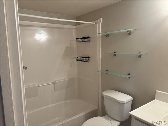 1457 Bobolink Place, St Louis, MO 63144