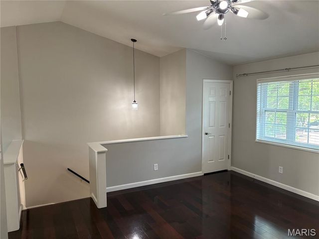 1457 Bobolink Place, St Louis, MO 63144