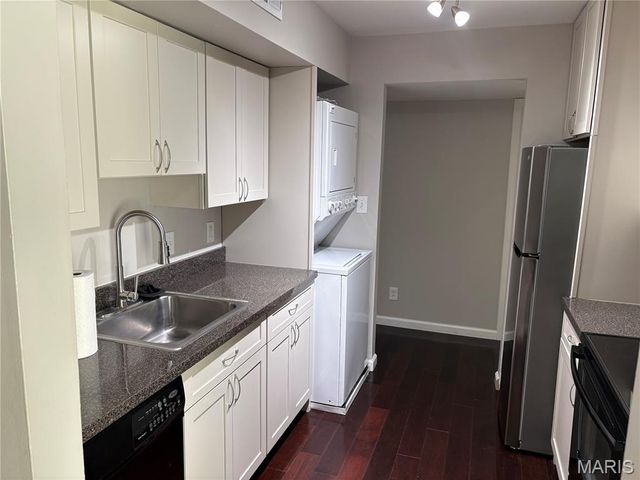 1457 Bobolink Place, St Louis, MO 63144