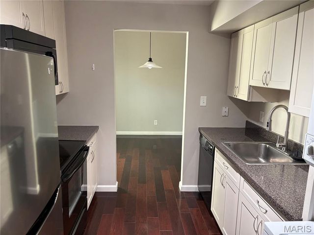 1457 Bobolink Place, St Louis, MO 63144