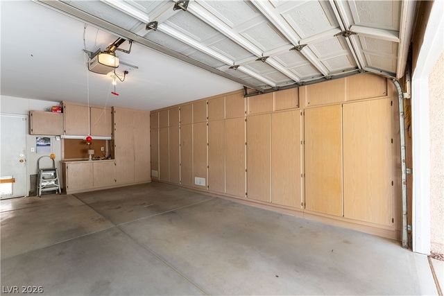 5736 Willowcreek Road, North Las Vegas, NV 89031